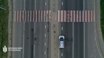 Суд закрив справу щодо патрульного, який на швидкості збив підлітка на переході біля Львова – 01