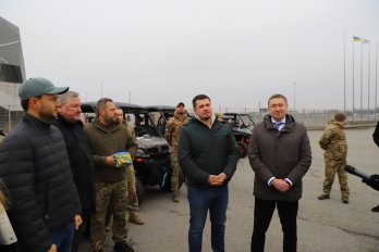 Львівщина передала військовим на передову квадроцикли, багі та буси – 06