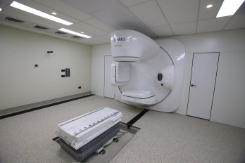 У Львівському онкоцентрі відкрили оновлене відділення променевої терапії – 01