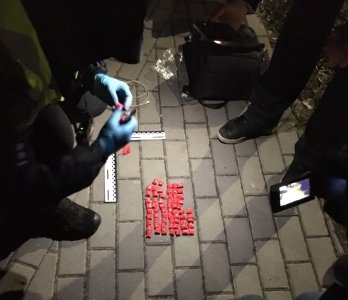 Вилучили 104 пакети із порошкоподібною речовиною: у Львові затримали «закладчика» – 02