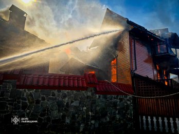 На Стрийщині пожежники врятували декілька будинків, магазин та церкву – 01