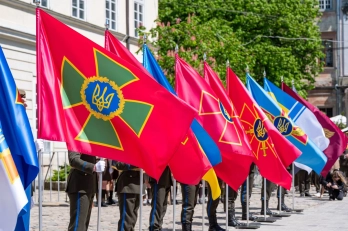 Урочисто винесли бойові прапори оборонних сил: Як у Львові відзначили День міста – 04