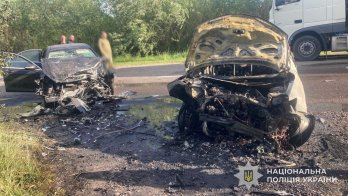 Неподалік Городка внаслідок ДТП вщент згорів Nissan Rogue: є постраждалі – 03
