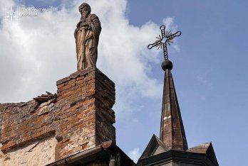 Громаді на Золочівщині передали старовинний занедбаний костел – 01