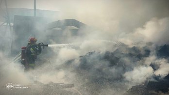 Поблизу Львова рятувальники ліквідували масштабну пожежу на складі – 01
