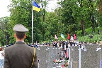 З нагоди Дня Незалежності у Львові вшанували памʼять полеглих захисників – 02