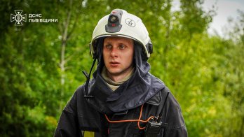 У ДСНС показали рятувальників, які 12 годин ліквідовували наслідки атаки на Львівщину – 31