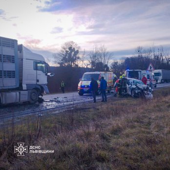 Двоє людей загинули у ДТП у Золочівському районі