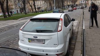За тиждень у Львові виписали понад один мільйон гривень штрафів за неправильне паркування – 03