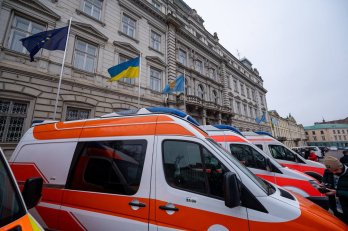 У Львові німецькі благодійники передали ЗСУ вісім автомобілів для евакуації поранених – 04