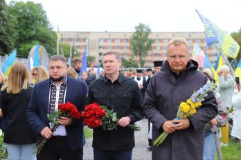 З нагоди Дня Незалежності у Львові вшанували памʼять полеглих захисників – 01