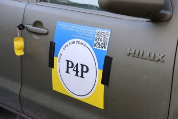 Іноземні волонтери у Львові передали 35 пікапів для ЗСУ – 10