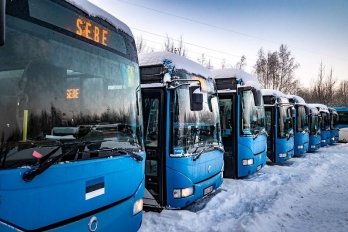 Автобуси із генераторами. Фото: Мар’яна Беца у Twitter