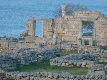У Криму шторм посилив руйнування історичних пам’яток зі списку ЮНЕСКО – 04