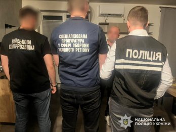 Двоє військовослужбовців за 4 тис. доларів обіцяли зняти ухилянта з розшуку ТЦК у Львові – 01