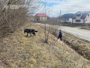 На Стрийщині рятувальники за допомогою дронів та собак розшукали у лісі 56-річного чоловіка – 01