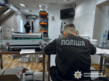 Правоохоронці ліквідували діяльність мережі наркомагазинів U420 у Львові – 05