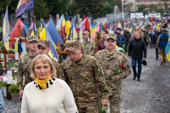 У День захисників і захисниць у Львові на Марсовому полі вшанували загиблих воїнів – 04