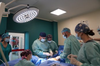 На фото операція, яку провели пацієнтці