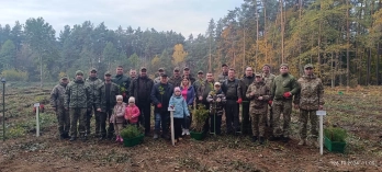 На Львівщині висадили понад 5 тисяч дерев у пам'ять про захисників України – 01