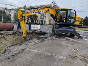 На Науковій у Львові через дощ продовжили ремонт та змінили рух тролейбуса – 01