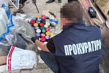 Сімейний наркобізнес: на Львівщині викрили плантацію конопель – 01