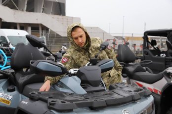 Львівщина передала військовим на передову квадроцикли, багі та буси – 02