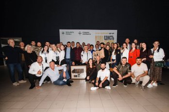 На благодійному аукціоні у Львові «Пташки Перемоги» з партнерами зібрали 10 млн грн для ЗСУ – 01