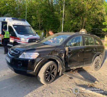 На Львівщині двоє дітей на мотоциклі зіткнулися з автомобілем та потрапили до лікарні – 01