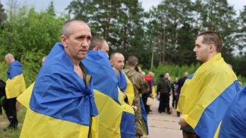 З російського полону звільнили ще одну групу українських захисників – 04