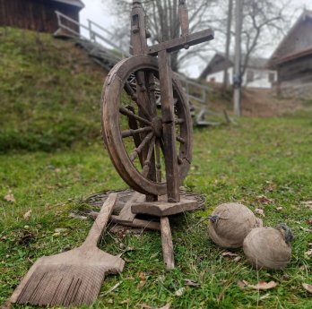 Військовий передав артефакти з прифронтової Сумщини до заповідника “Тустань” – 01