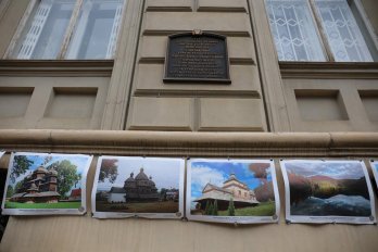 До Дня Європи у Львові представили фотовиставку та арт-проєкт "Валіза" – 03