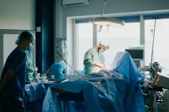 Французькі хірурги безкоштовно оперували цивільних та військових у Львові – 02