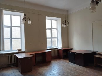 “Укрпошта” не змогла здати в оренду приміщення в центрі Львова за 809 тис. грн на місяць – 03