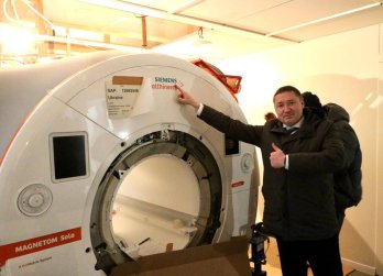 В університетській лікарні у Львові почали встановлювати апарат МРТ – 02