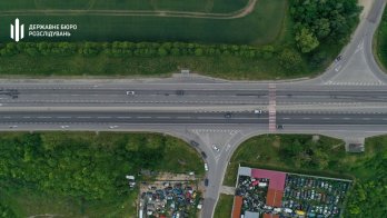 Суд закрив справу щодо патрульного, який на швидкості збив підлітка на переході біля Львова – 02