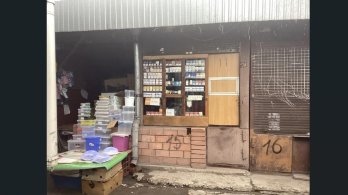 Біля аптек і посеред вулиць: де в Україні нелегально продають сигарети – 10