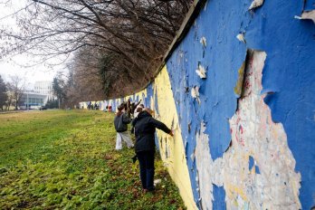 Біля Парку культури у Львові відновлюють мурал “Азовсталь” – 02
