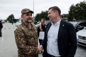 Із Львівщини на фронт передали ще 32 автомобілі для ЗСУ та Нацполіції – 08