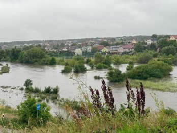 У Львові через зливу затопило декілька вулиць і автостоянку біля ЖК – 02