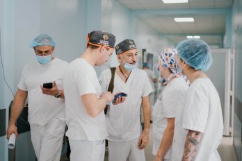 Французькі хірурги безкоштовно оперували цивільних та військових у Львові – 05