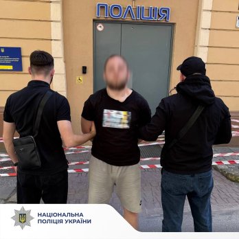 У Львові затримали наркоділка, який вирощував вдома кущі марихуани – 01