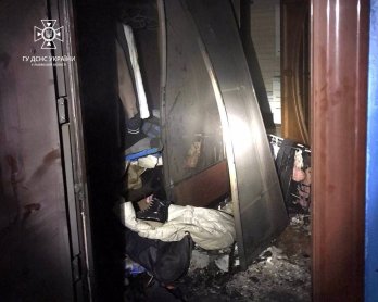У Жовкві з охопленої вогнем квартири пожежники врятували чоловіка з 5-місячною дитиною – 01