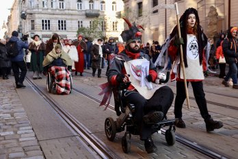 У Львові відбувся унікальний різдвяний вертеп за участю ветеранів-вершників – 02