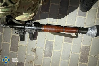 Правоохоронці протягом доби затримали 15 чоловіків за нелегальний збут зброї та вибухівки