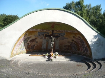 Каплиця біля Золочівського замку