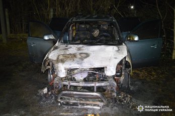У Мостиськах група підлітків на замовлення РФ підпалила три автомобілі – 02