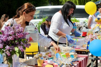 Школи Львова зібрали майже 8 млн грн на дрони для ЗСУ під час благодійних ярмарків – 09