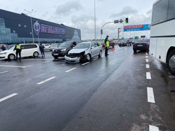 Поблизу Львова автобус зіштовхнувся з трьома автівками (фото) – 03