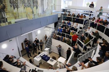 Британські волонтери передали львівській лікарні обладнання на понад 50 тисяч фунтів – 04